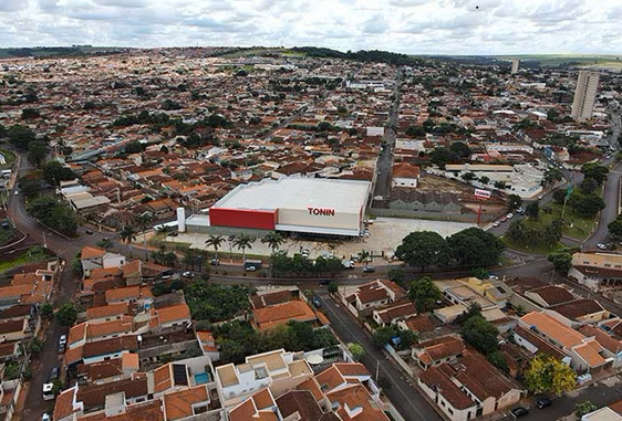 Assaí abre 2º loja em João Pessoa (PB). Tonin investe R$ 20 milhões em sua 1ª loja em São Joaquim Barra (SP)