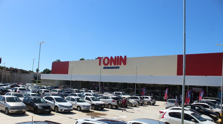 Tonin inaugura primeiro atacarejo em Bebedouro